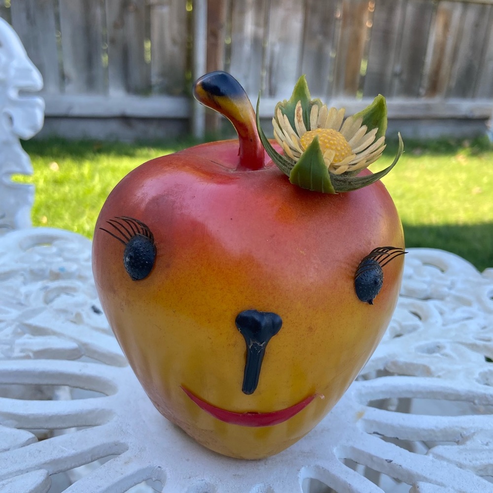 Vintage 1960s Reliance Alice Apple Bank